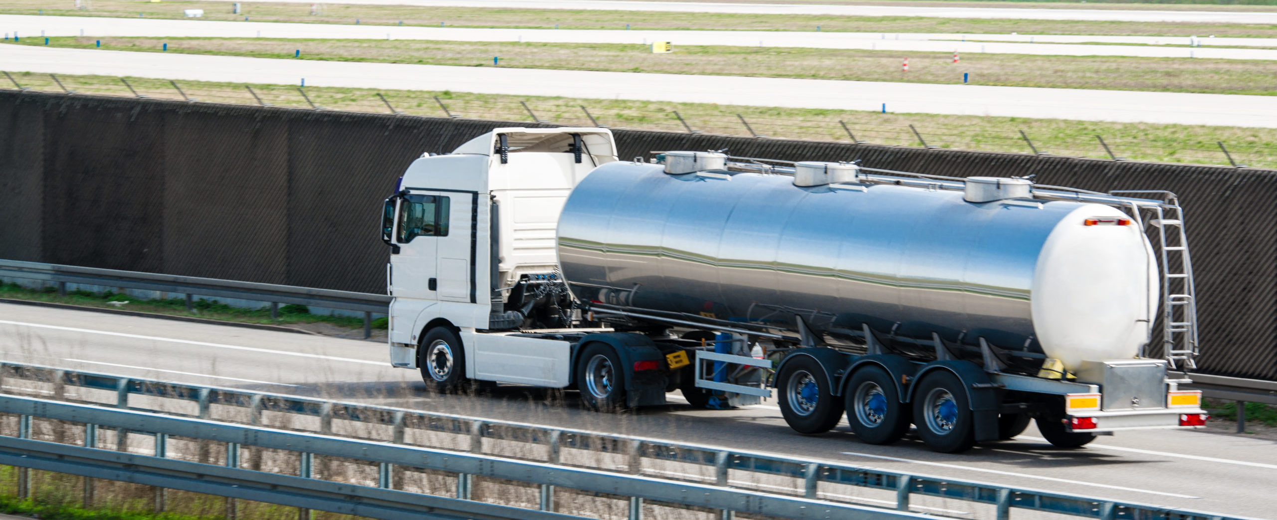 International transportation of liquid cargo